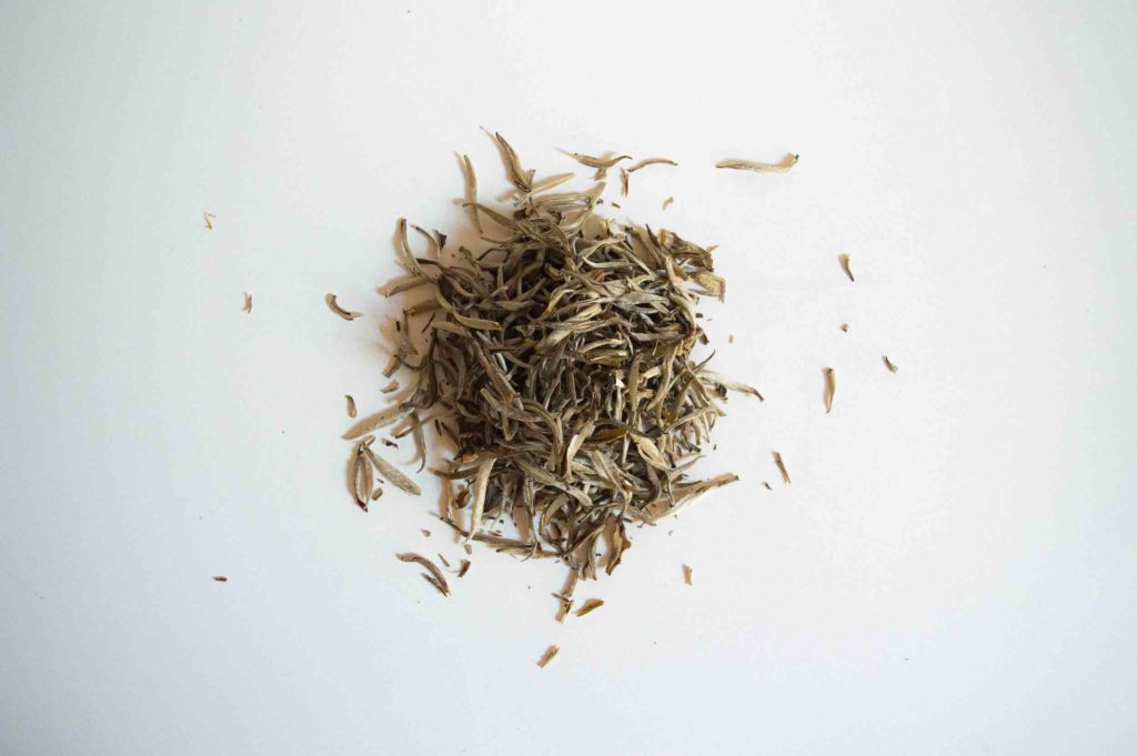 feuille sèche de thé jasmin yin zhen