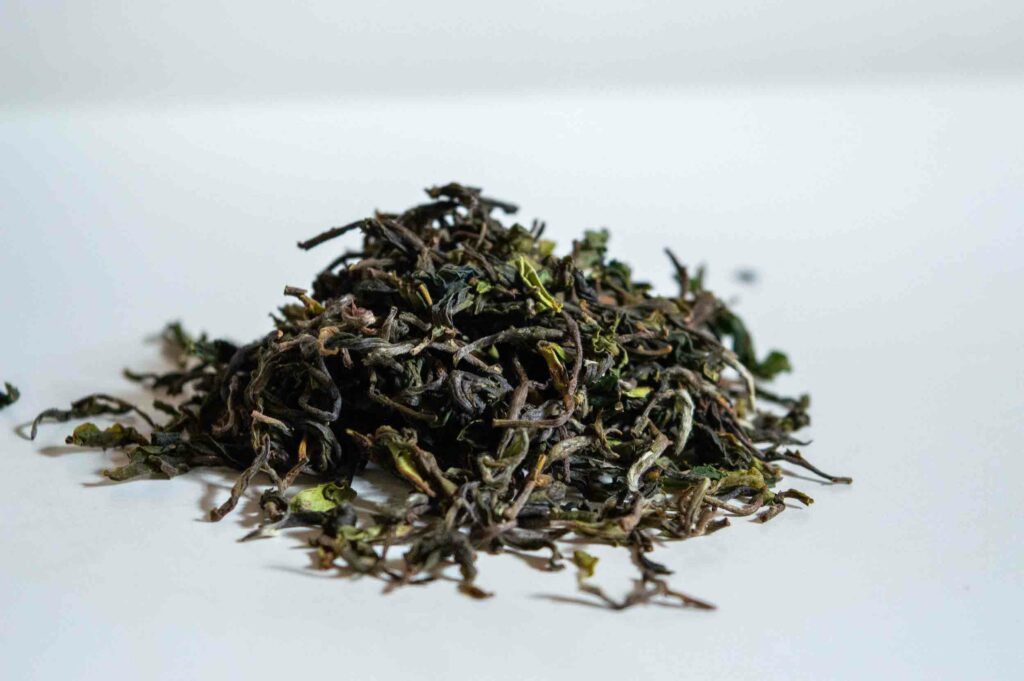 Thé-Darjeeling-feuille-séchée-okayti